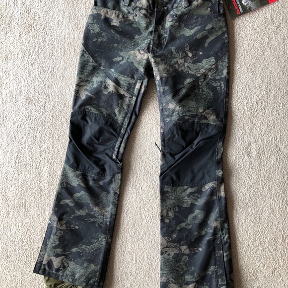 Snowboard Pants - Picture 2 of 8